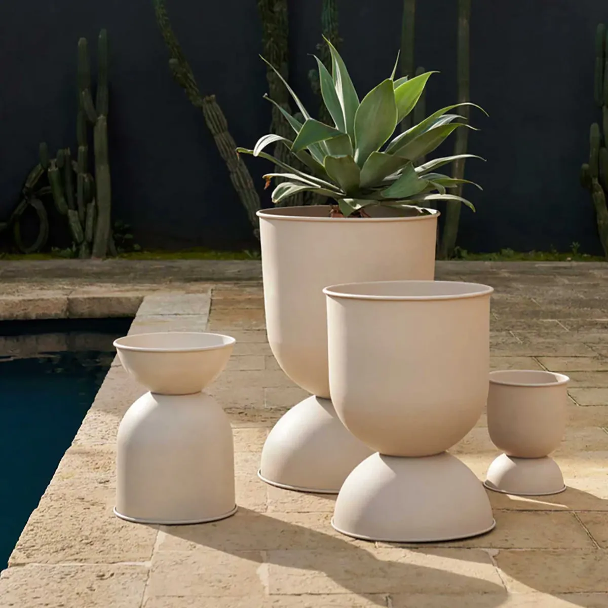 Ferm Living Medium Hourglass Pot - Cashmere