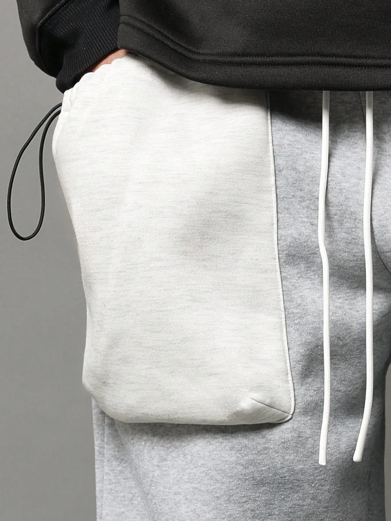 Skater Fit Sweatpants With Contrast Colour Exposed Pockets
